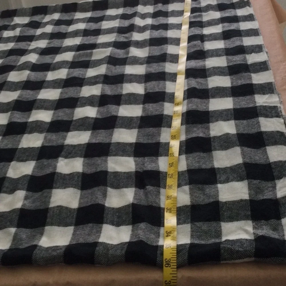 Women’s Checkered Plaid Infinity Scarf black, gray & white 100% Acrylic #585